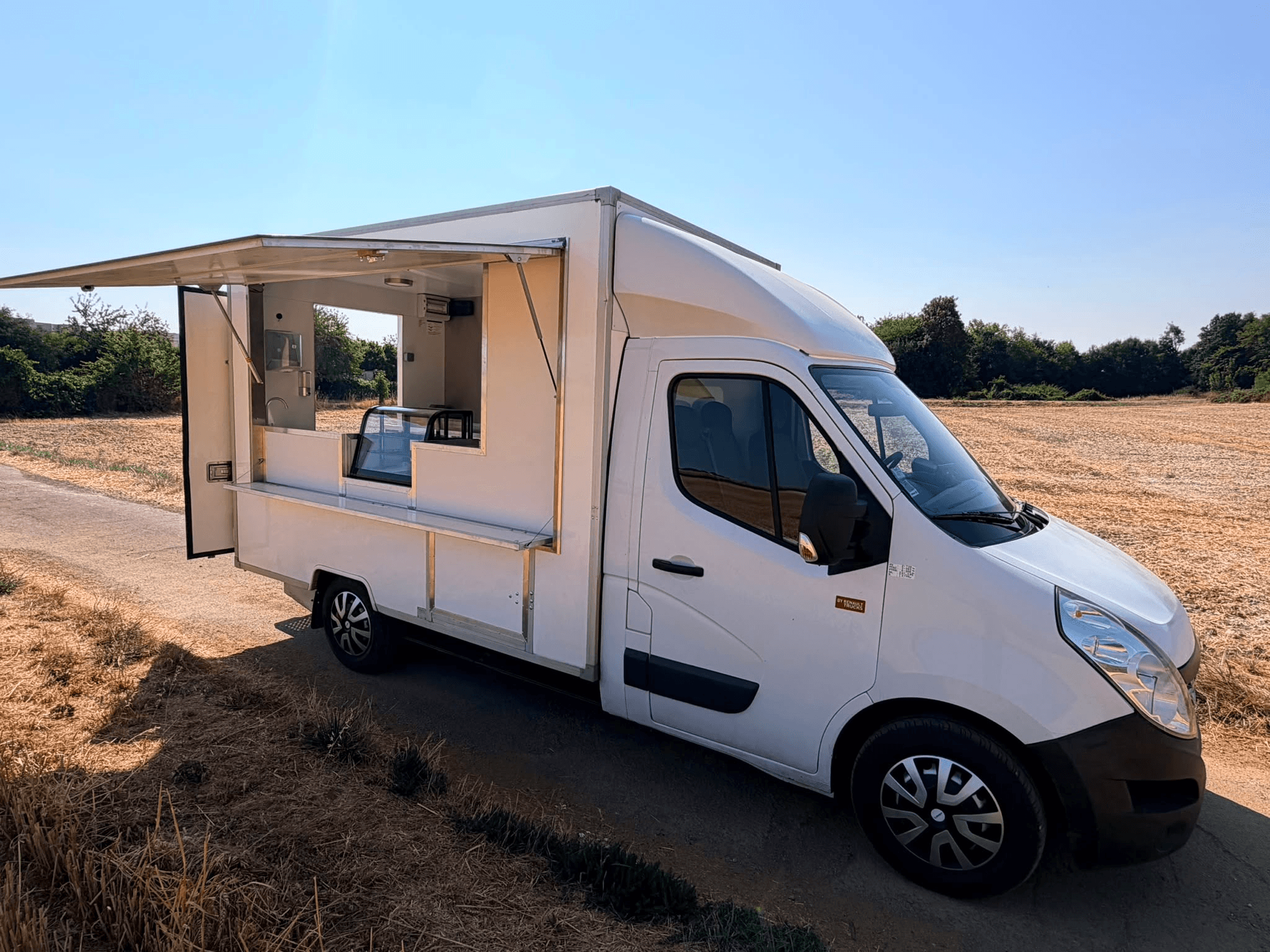 Food Truck aménagé à neuf sur base Renault Master L2H1 occasion