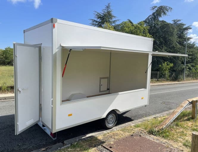 Remorque food truck aménagée tractable permis B